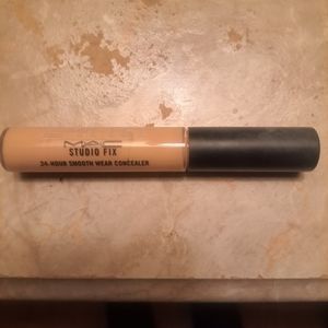 MAC Studio Fix 24 Hour Concealer NW25